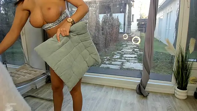 Snapshot of Selena_Reeves chatting on March 9, 6:17 am Selena Reeves online show from March 9, 6:17 am