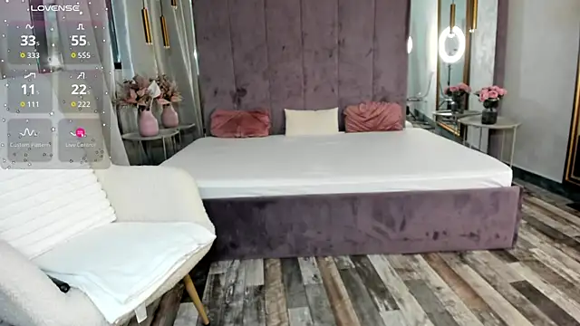 Snapshot of Selena_Reeves chatting on December 4, 6:45 am Selena Reeves online show from December 4, 6:45 am