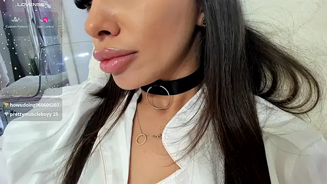 Snapshot of Selena_Reeves chatting on March 7, 12:01 pm Selena Reeves online show from March 7, 12:01 pm