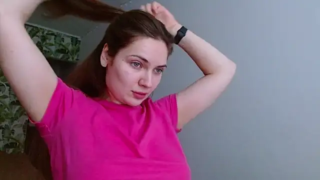 Snapshot of Olivia_shine chatting on February 3, 5:29 am Olivia shine online show from February 3, 5:29 am