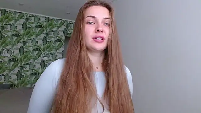 Snapshot of Olivia_shine chatting on October 17, 4:27 am Olivia shine online show from October 17, 4:27 am