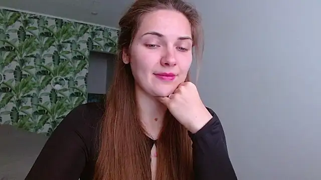 Snapshot of Olivia_shine chatting on October 10, 4:24 am Olivia shine online show from October 10, 4:24 am