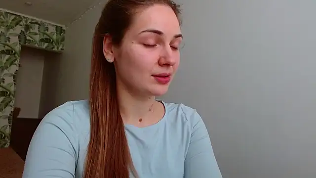 Snapshot of Olivia_shine chatting on February 18, 5:31 am Olivia shine online show from February 18, 5:31 am