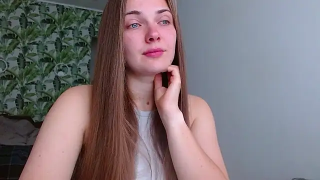 Snapshot of Olivia_shine chatting on September 18, 4:26 am Olivia shine online show from September 18, 4:26 am