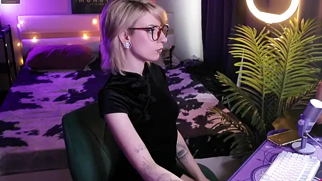  Moonlight t online show from April 12, 9:23 am