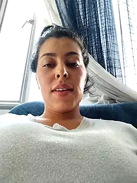 Snapshot of Emily_Wane chatting on March 18, 9:53 pm Emily Wane online show from March 18, 9:53 pm