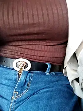 Snapshot of Emily_Wane chatting on February 20, 8:11 pm Emily Wane online show from February 20, 8:11 pm