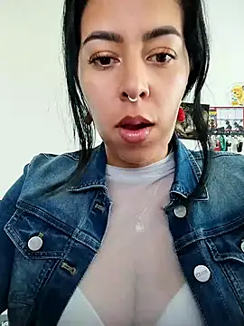 Snapshot of Emily_Wane chatting on February 4, 4:35 pm Emily Wane online show from February 4, 4:35 pm