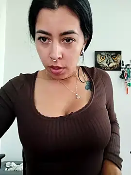 Snapshot of Emily_Wane chatting on February 9, 5:44 pm Emily Wane online show from February 9, 5:44 pm