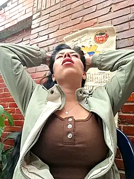 Emily Wane online show from July 8, 5:57 pm