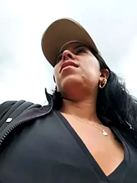 Emily Wane online show from April 18, 7:58 pm