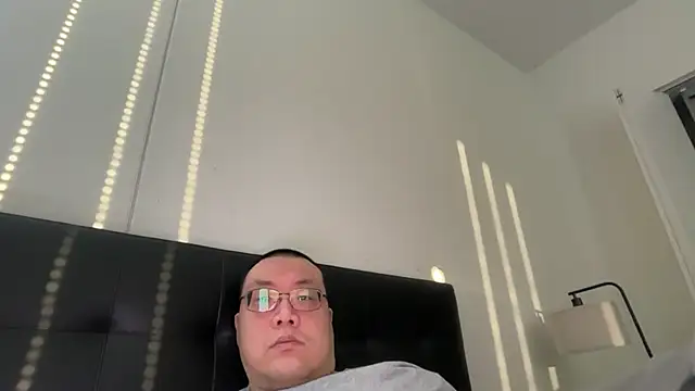 Snapshot of slaveasianboy chatting on May 26, 12:20 am slaveasianboy online show from May 26, 12:20 am