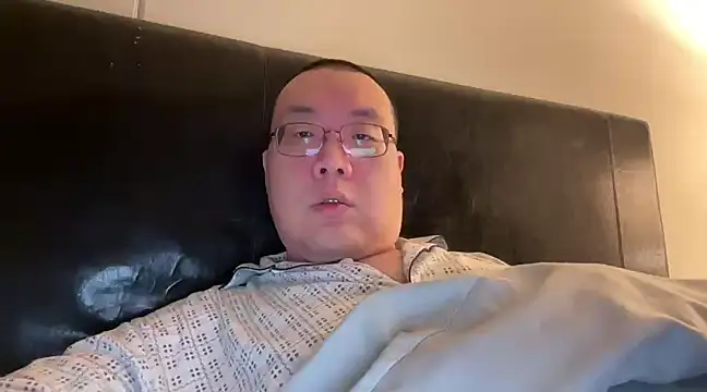 Snapshot of slaveasianboy chatting on December 18, 8:09 am slaveasianboy online show from December 18, 8:09 am