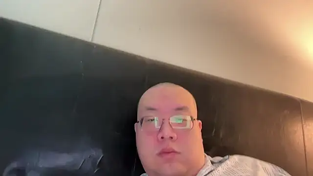 Snapshot of slaveasianboy chatting on December 5, 3:55 pm slaveasianboy online show from December 5, 3:55 pm