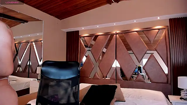 victoria mooree online show from February 17, 5:43 pm