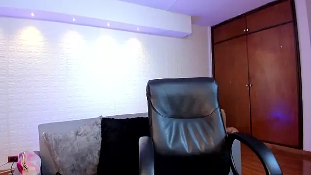 victoria mooree online show from February 11, 3:01 pm