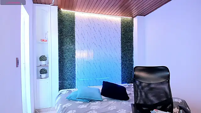 victoria mooree online show from March 9, 4:21 pm