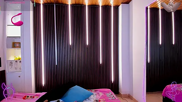 victoria mooree online show from February 26, 1:55 pm