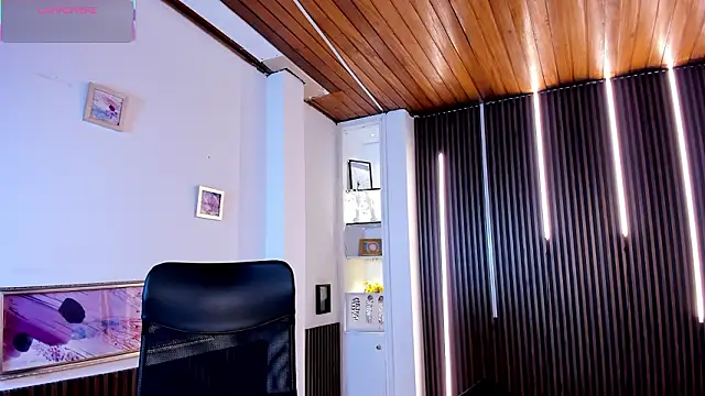 victoria mooree online show from March 10, 4:11 pm