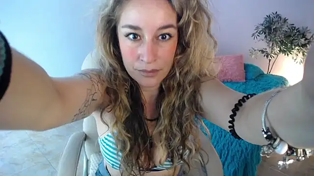 Paula Paz online show from November 6, 3:16 pm