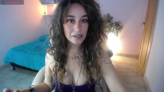 Paula Paz online show from September 10, 1:32 pm