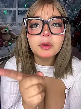 CharlotteMillers online show from December 18, 2:49 am