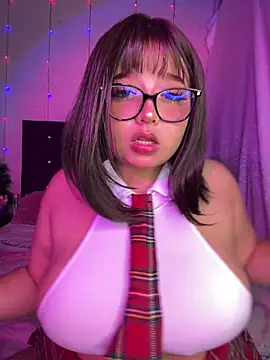 CharlotteMillers online show from April 15, 5:02 am