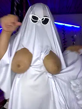 CharlotteMillers online show from October 30, 9:40 am