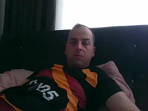 Snapshot of Yldrmm_9553 chatting on May 18, 11:26 am Yldrmm 9553 online show from May 18, 11:26 am
