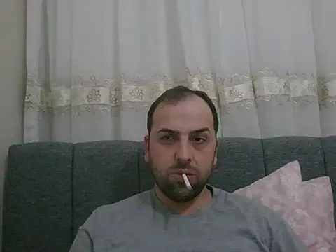 Snapshot of Yldrmm_9553 chatting on May 8, 8:34 pm Yldrmm 9553 online show from May 8, 8:34 pm