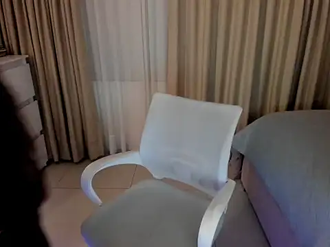 kiaraowen online show from September 27, 1:45 am