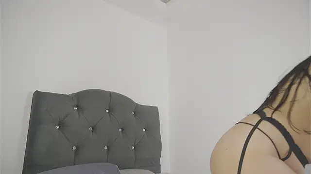 olivia22love online show from April 19, 4:46 am