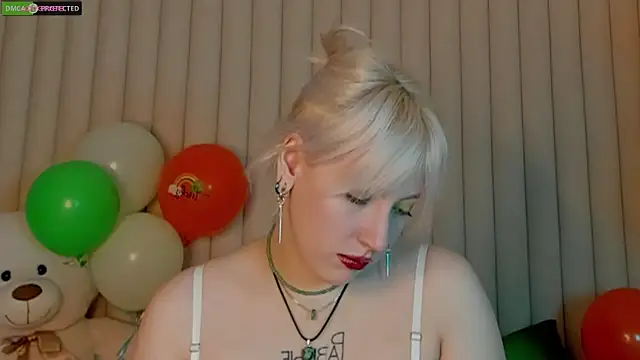 Snapshot of RachelCart chatting on March 18, 3:45 am RachelCart online show from March 18, 3:45 am