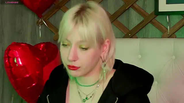 Snapshot of RachelCart chatting on February 15, 3:52 am RachelCart online show from February 15, 3:52 am