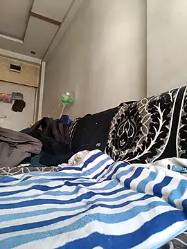 Snapshot of Lucifer21dragon chatting on February 18, 11:17 am Lucifer21dragon online show from February 18, 11:17 am