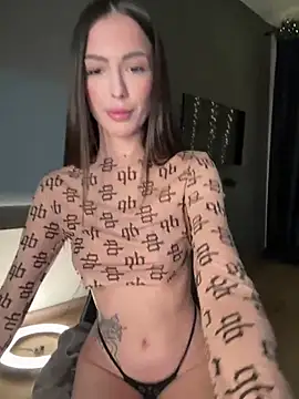 Snapshot of _Monic_ chatting on February 3, 3:39 pm Monic online show from February 3, 3:39 pm