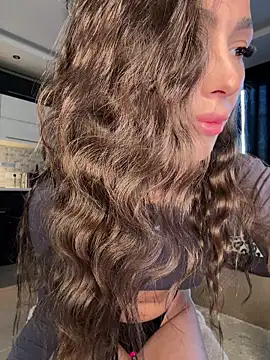 Snapshot of _Monic_ chatting on March 10, 2:43 pm Monic online show from March 10, 2:43 pm