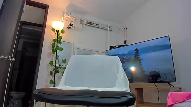 Snapshot of SharonGrowing chatting on February 20, 2:02 pm SharonGrowing online show from February 20, 2:02 pm