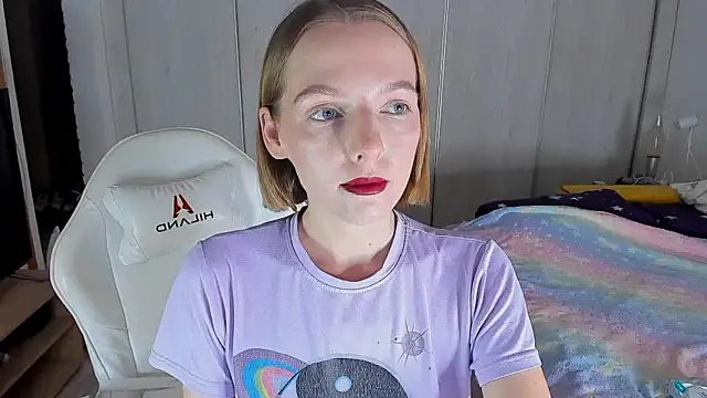 Snapshot of ice_pixie chatting on December 16, 4:00 pm ice pixie online show from December 16, 4:00 pm