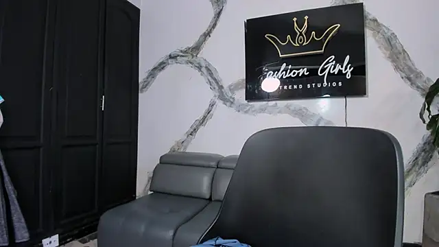 AnaRuiz online show from November 24, 1:00 pm