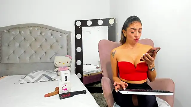 AnaRuiz online show from January 18, 1:20 am