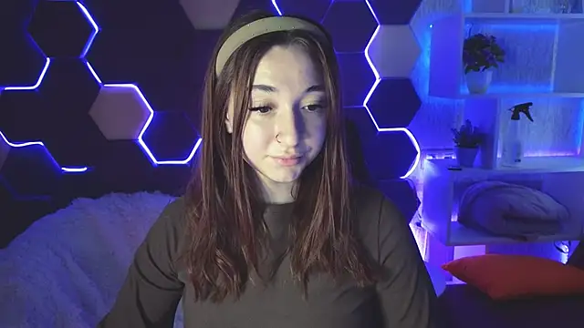 Snapshot of YasmineWest chatting on December 20, 4:20 am YasmineWest online show from December 20, 4:20 am