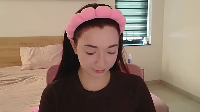 YasmineWest online show from June 5, 2:05 am