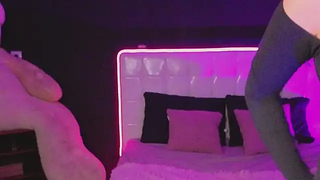 YasmineWest online show from November 28, 8:58 am