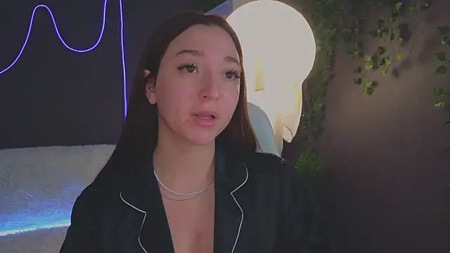 Snapshot of YasmineWest chatting on October 17, 1:42 am YasmineWest online show from October 17, 1:42 am