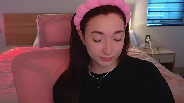 YasmineWest online show from April 14, 7:57 am