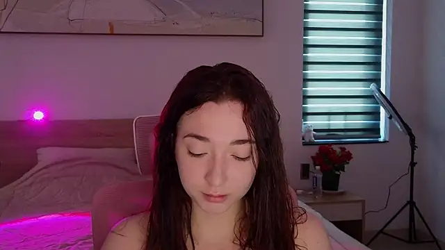 YasmineWest online show from May 10, 4:49 am