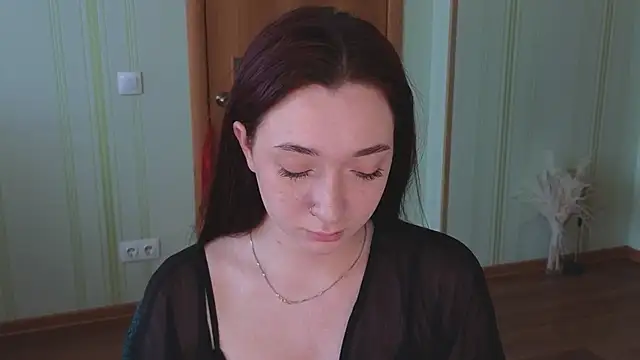 Snapshot of YasmineWest chatting on February 13, 8:27 am YasmineWest online show from February 13, 8:27 am