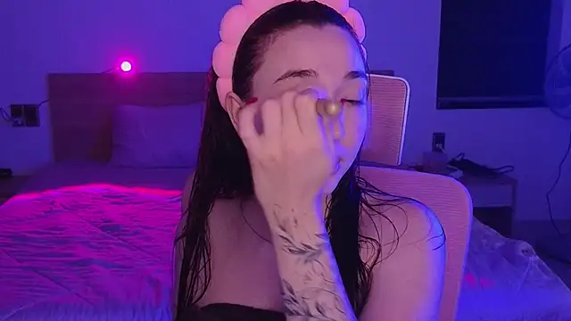 YasmineWest online show from May 3, 12:20 pm