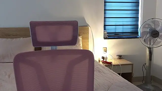 YasmineWest online show from March 26, 6:33 am